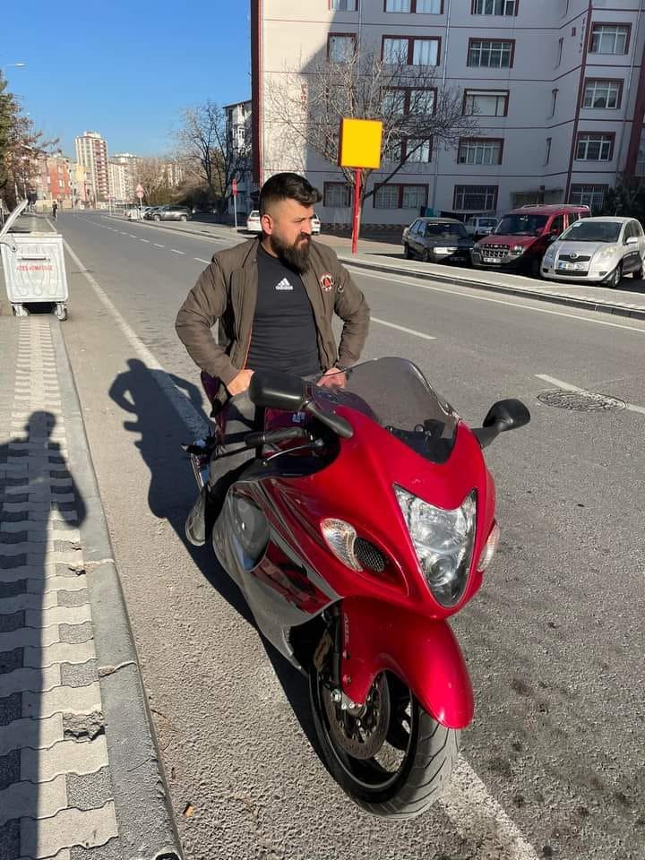 Hafif ticari araç ile çarpışan motosiklet sürücüsü hayatını kaybetti