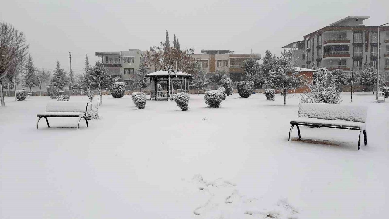 Adıyaman’a beklenen kar yağdı