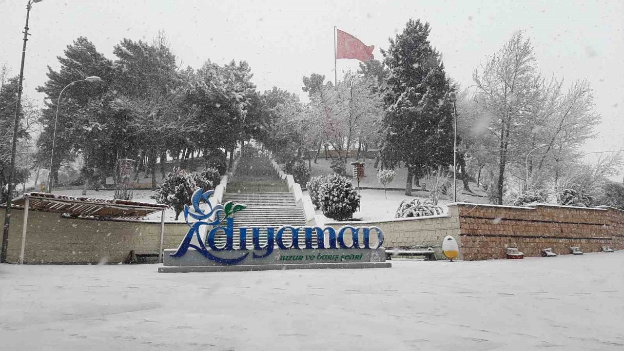 Adıyaman’a beklenen kar yağdı