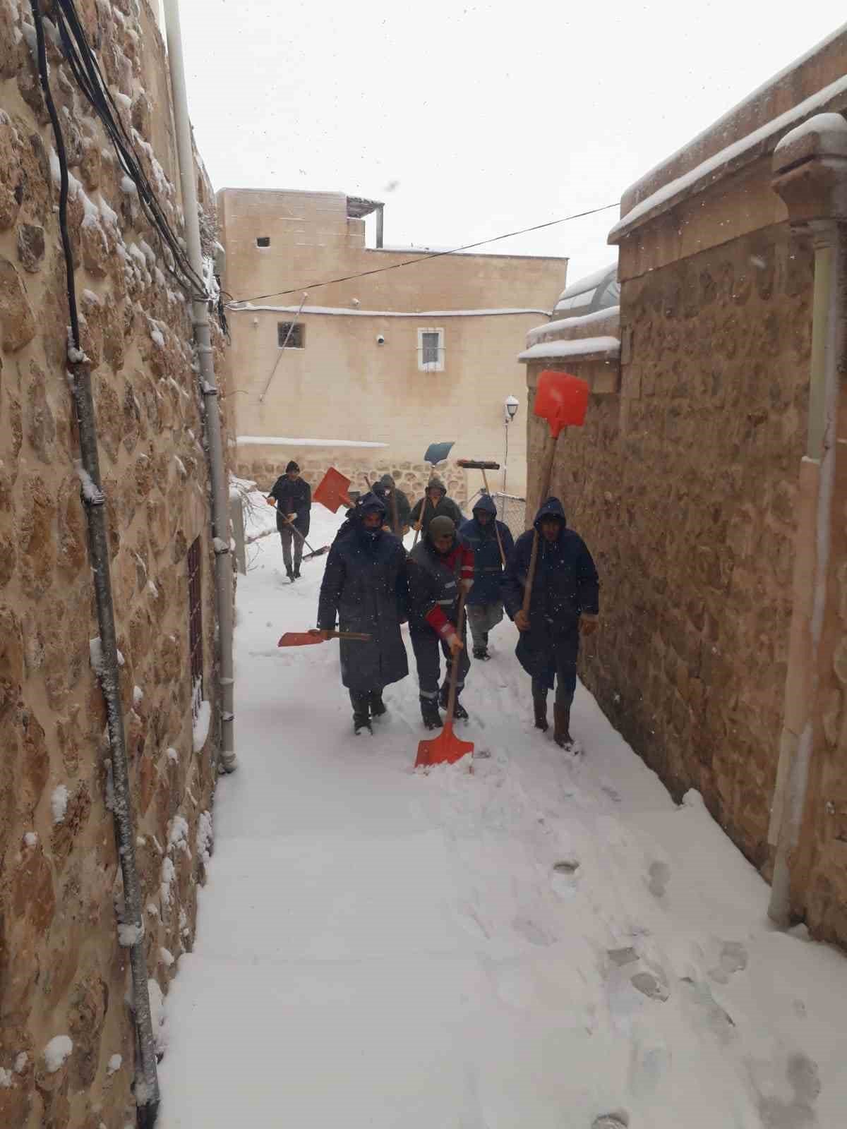 Artuklu Belediyesinden kar mesaisi