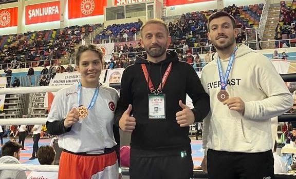 Rakiplerine ringi dar ettiler