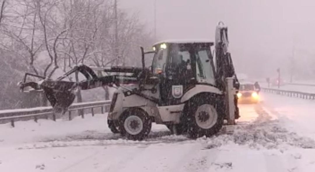 Şanlıurfa’da halaylı kar sevinci