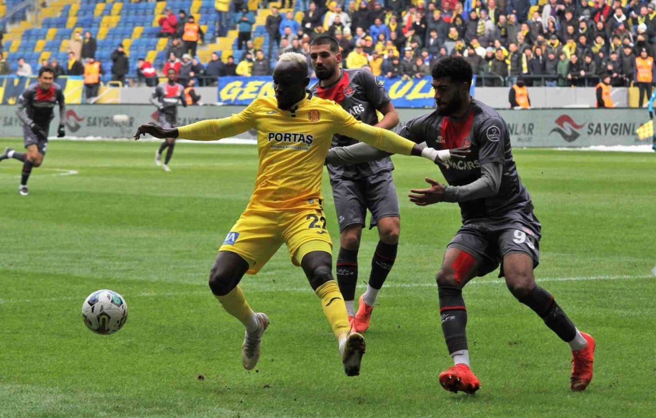 Spor Toto Süper Lig: MKE Ankaragücü: 0 - Fatih Karagümrük: 1 (İlk yarı)