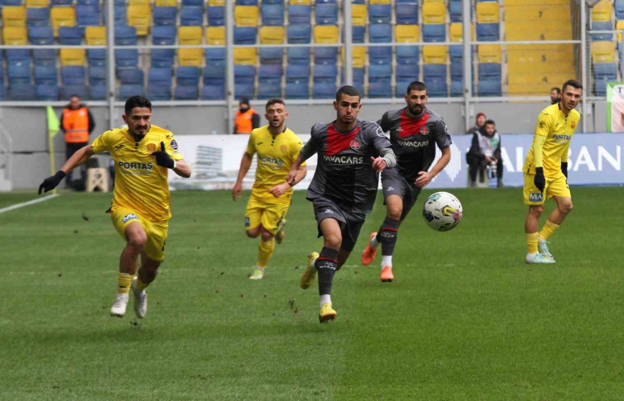 Spor Toto Süper Lig: MKE Ankaragücü: 0 - Fatih Karagümrük: 1 (İlk yarı)