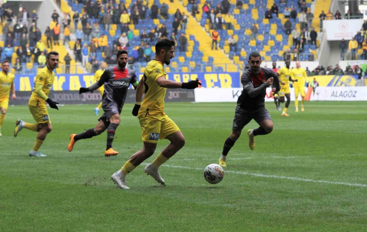 Spor Toto Süper Lig: MKE Ankaragücü: 0 - Fatih Karagümrük: 1 (İlk yarı)