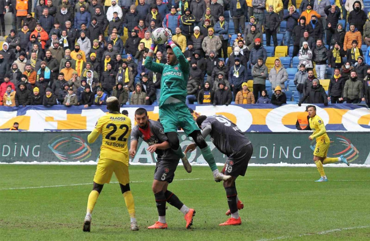 Spor Toto Süper Lig: MKE Ankaragücü: 0 - Fatih Karagümrük: 1 (İlk yarı)