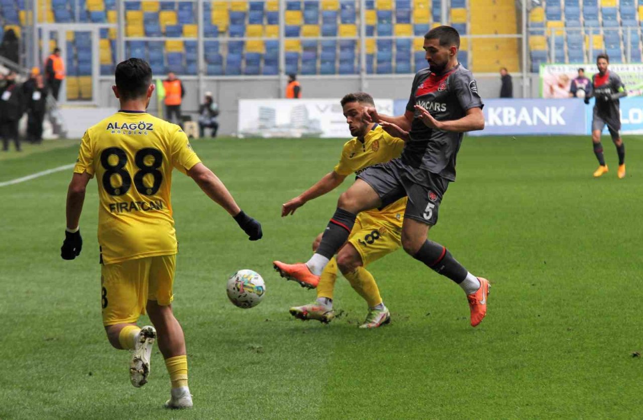 Spor Toto Süper Lig: MKE Ankaragücü: 0 - Fatih Karagümrük: 1 (İlk yarı)