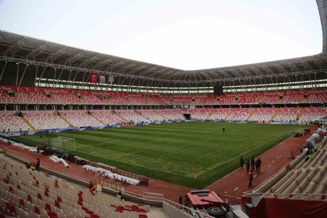Sivasspor - Beşiktaş maçı öncesi zeminin son durumu
