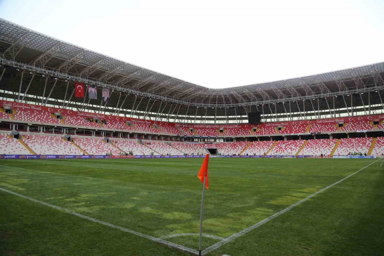 Sivasspor - Beşiktaş maçı öncesi zeminin son durumu
