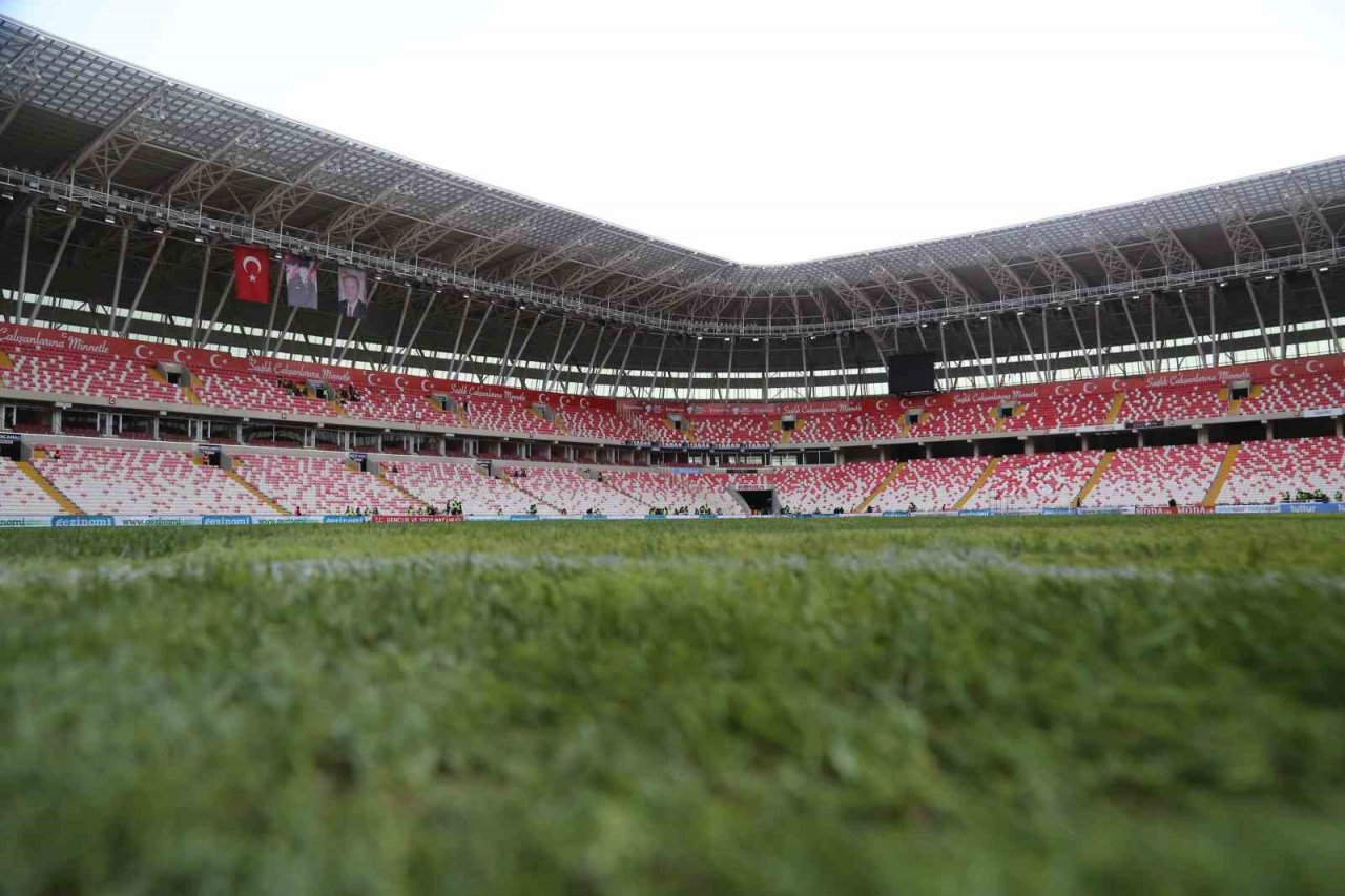 Sivasspor - Beşiktaş maçı öncesi zeminin son durumu