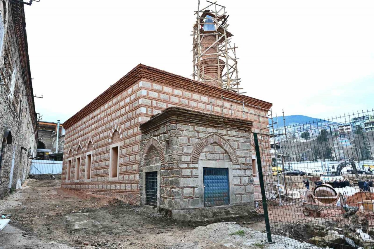Bursa’nın Unesco Dünya Miras listesindeki tarihi projesinde şok..."Aslında mezarların üzerinde geziyormuşuz"