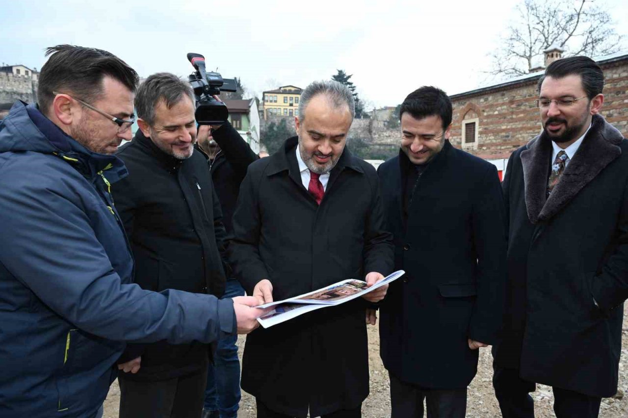 Bursa’nın Unesco Dünya Miras listesindeki tarihi projesinde şok..."Aslında mezarların üzerinde geziyormuşuz"
