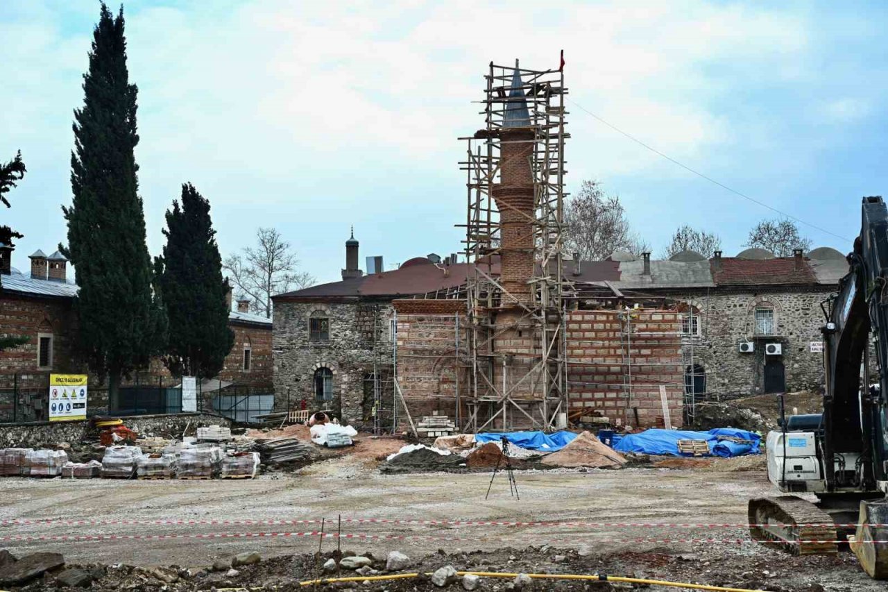 Bursa’nın Unesco Dünya Miras listesindeki tarihi projesinde şok..."Aslında mezarların üzerinde geziyormuşuz"