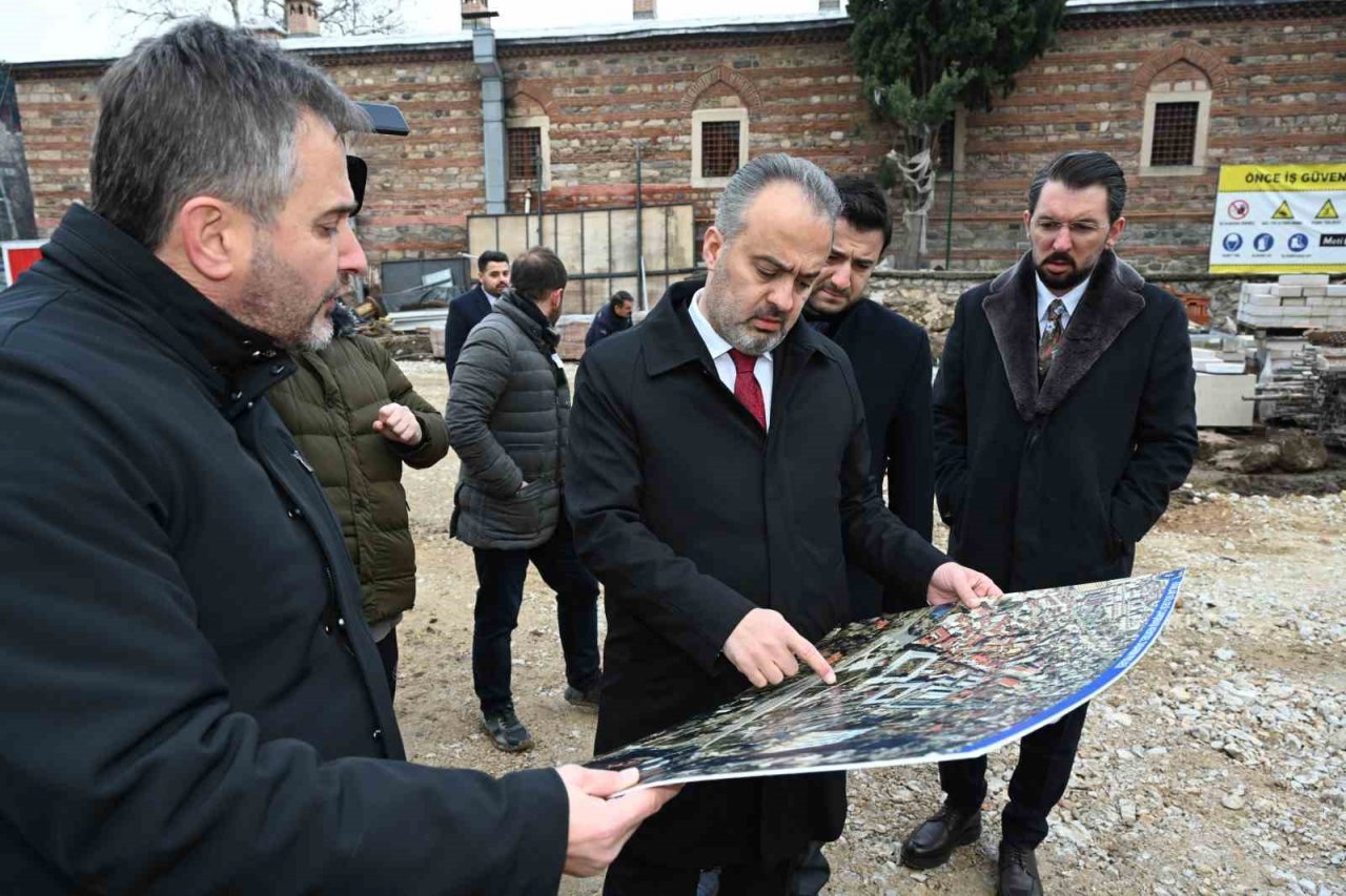 Bursa’nın Unesco Dünya Miras listesindeki tarihi projesinde şok..."Aslında mezarların üzerinde geziyormuşuz"