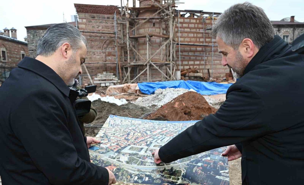 Bursa’nın Unesco Dünya Miras listesindeki tarihi projesinde şok..."Aslında mezarların üzerinde geziyormuşuz"
