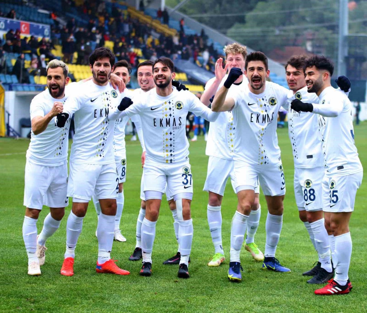 TFF 2. Lig: Menemen FK: 3 - Bayburt Özel İdare Spor: 0