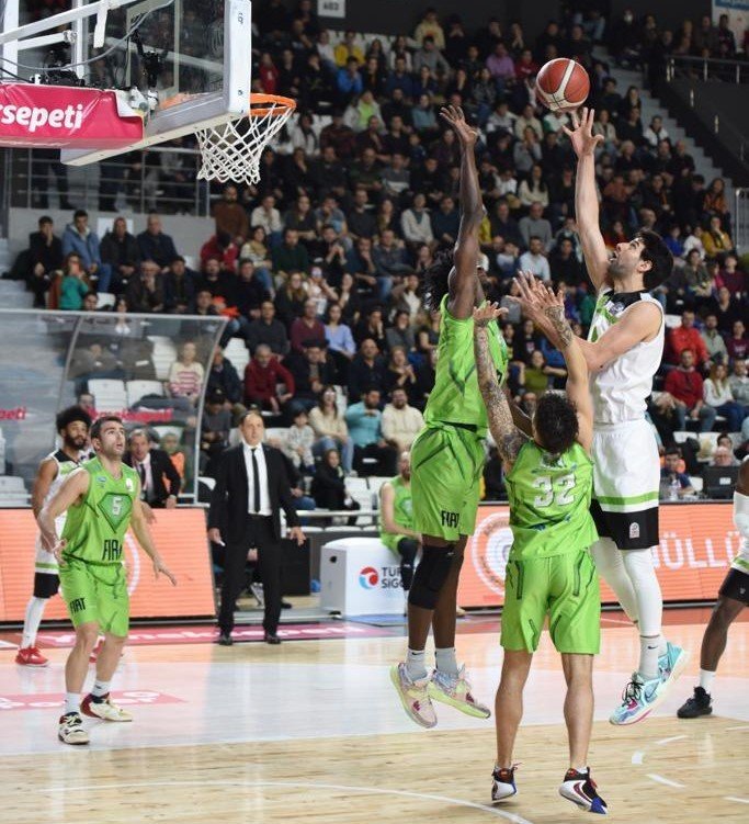 Türkiye Basketbol Süper Ligi: Manisa Büyükşehir Belediyespor: 82 - Tofaş: 76