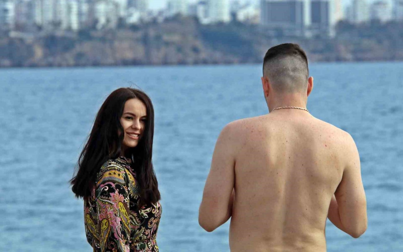 Türkiye’de kar esareti, Antalya’da deniz keyfi