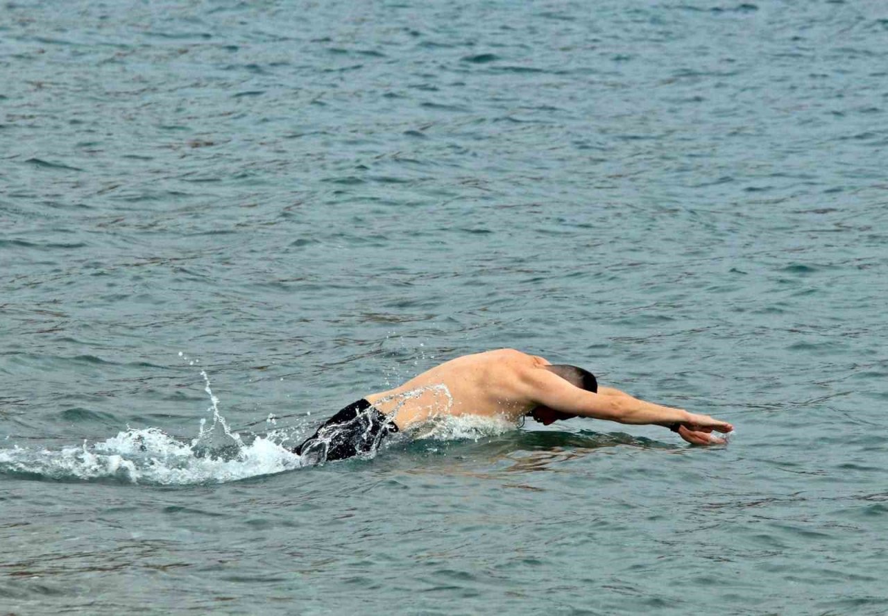 Türkiye’de kar esareti, Antalya’da deniz keyfi