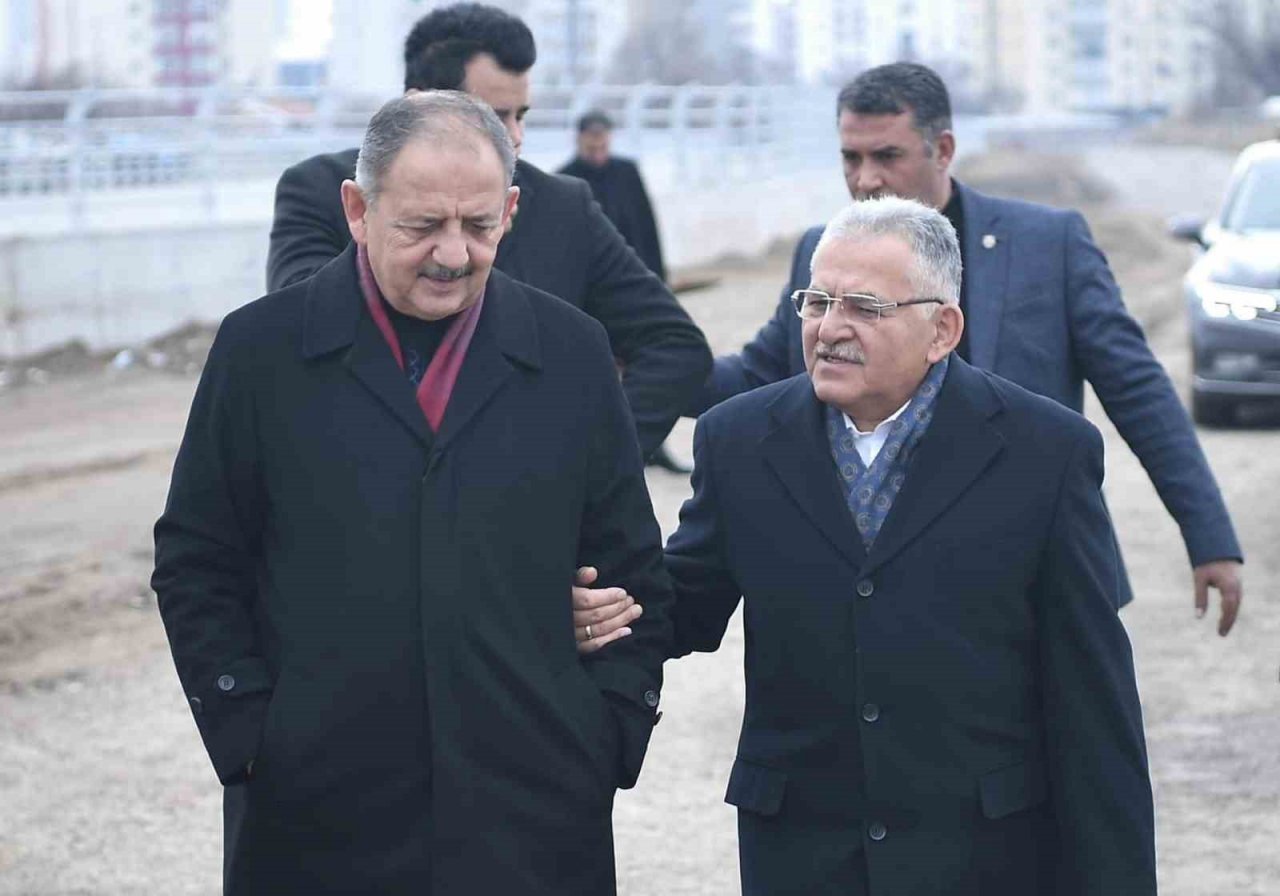 Kayseri protokolü Kayseri Havalimanı Yeni Terminal Binası Çalışmalarını Yerinde İnceledi