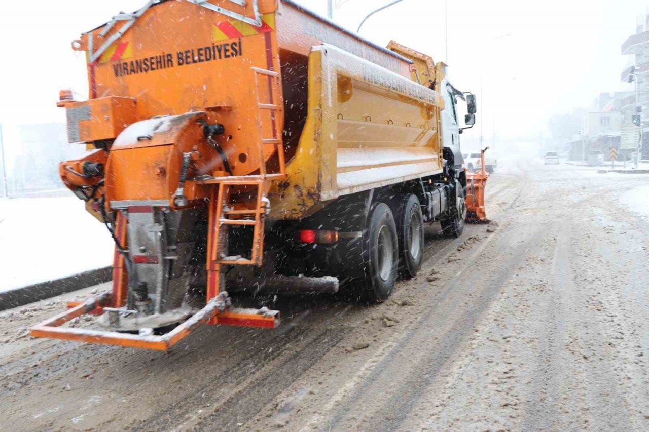 Viranşehir’de karla mücadele