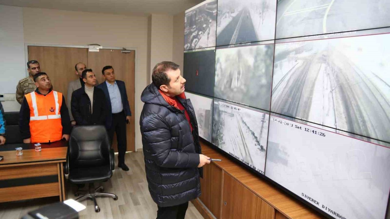 Yetkililer karla mücadele çalışmalarını GAMER’den yönetti