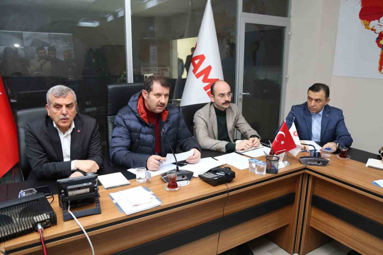 Yetkililer karla mücadele çalışmalarını GAMER’den yönetti