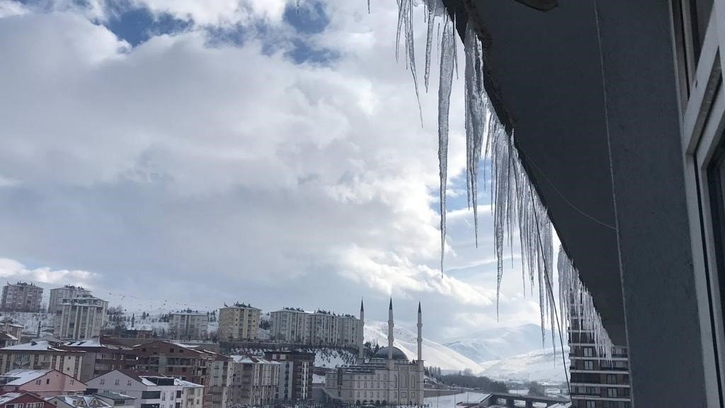 Bayburt buz kesti, Sibirya soğukları etkili oluyor