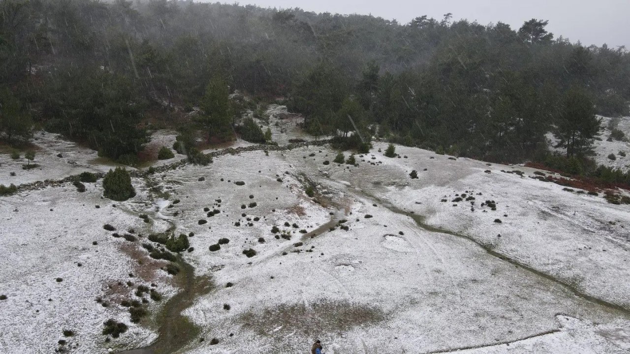 Latmos’a yılın ilk karı düştü, kartpostallık görüntüler ortaya çıktı