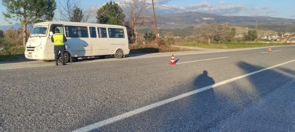 Jandarma ekiplerinden cep telefonu denetimi