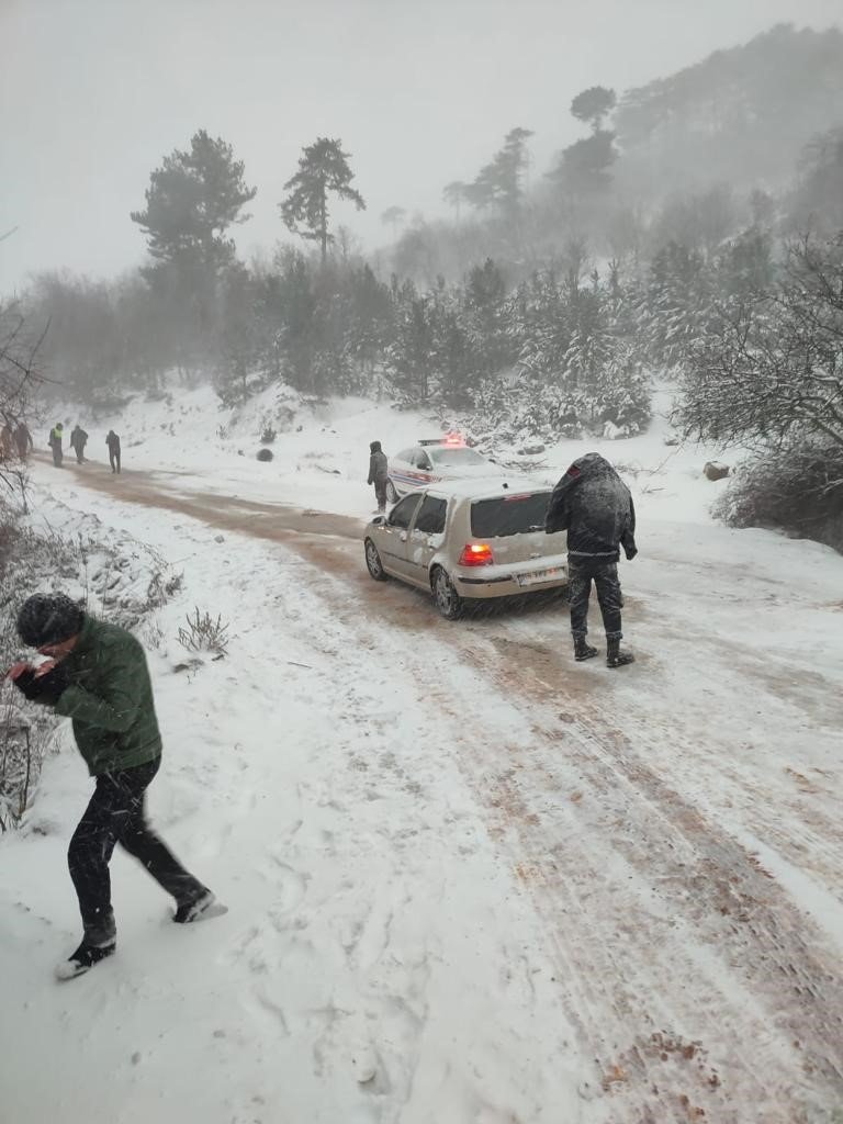 Kar görmek için gittiler, mahsur kaldılar
