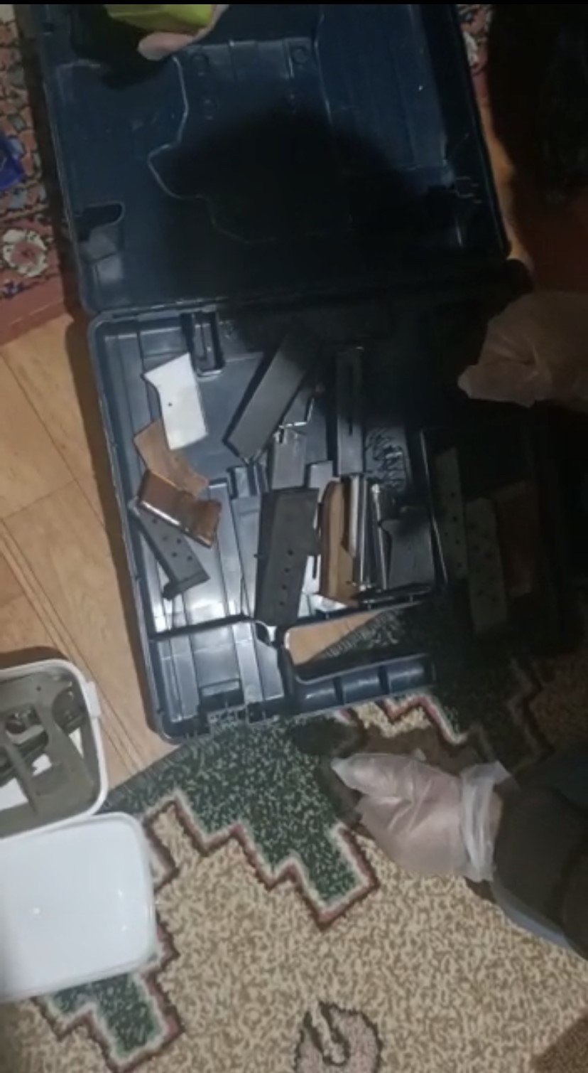 Kağıthane’de polisin baskın düzenlediği ev silah imalathanesi çıktı