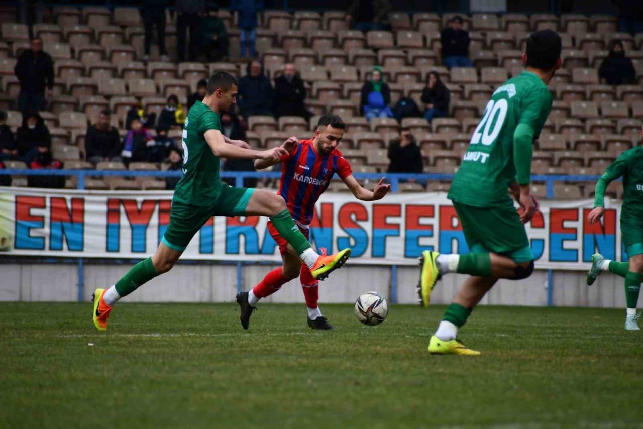 Karabük İdman Yurdu evinde kazanarak liderliğini sürdürdü