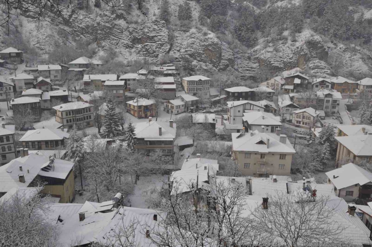 Tarihi ilçe Mudurnu’da kış güzelliği