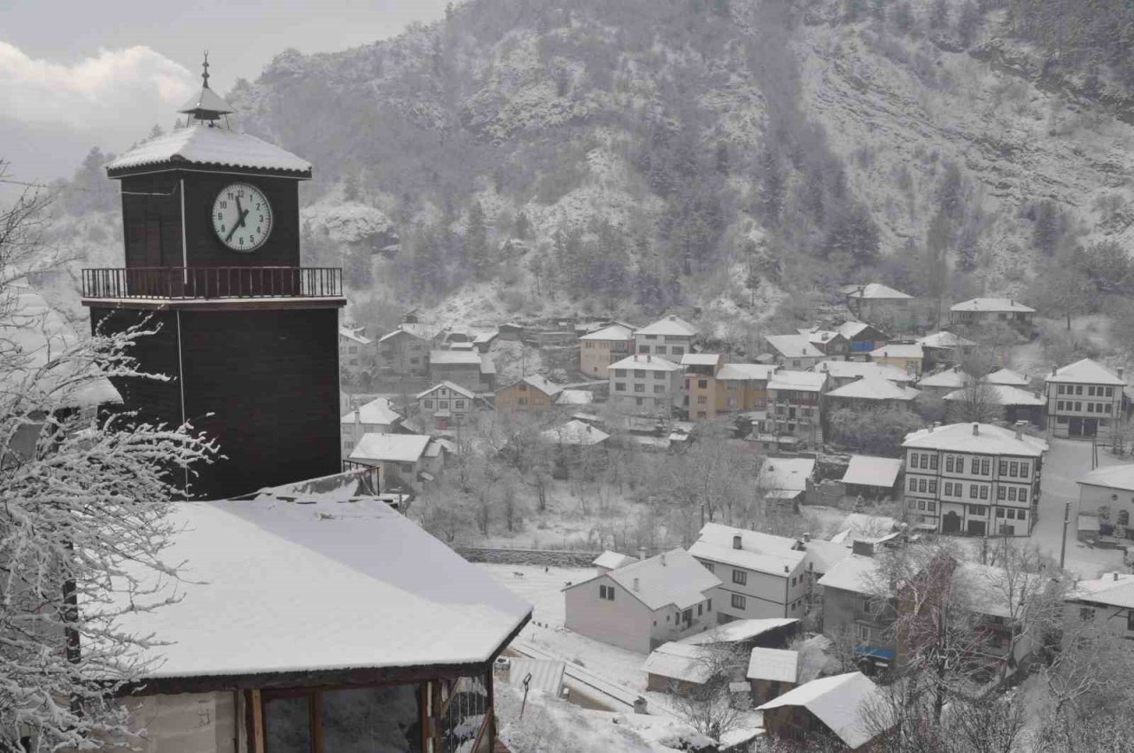 Tarihi ilçe Mudurnu’da kış güzelliği