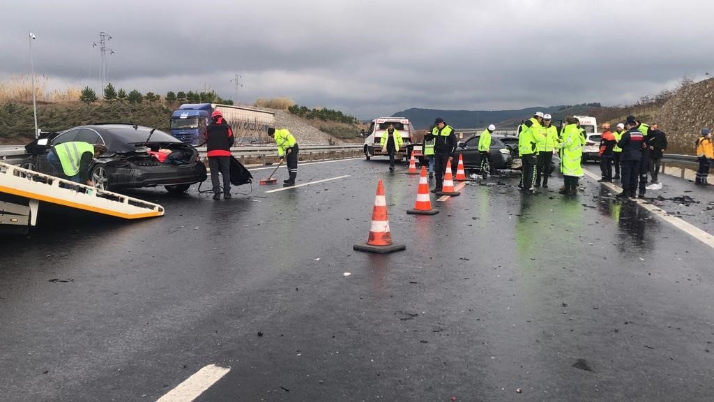 Bursa’da zincirleme trafik kazası: 4 ölü, 7 yaralı