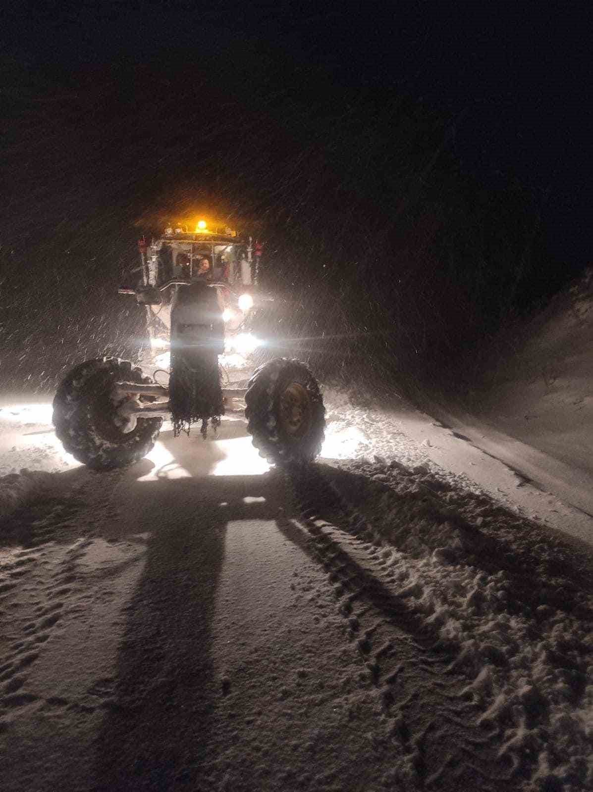 Yenice’de karla mücadele çalışmaları aralıksız sürüyor