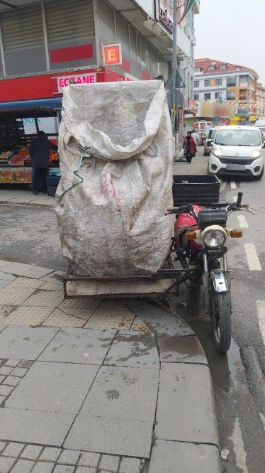 Çekmeköy’de klima motoru çalan hırsızlar yakalandı