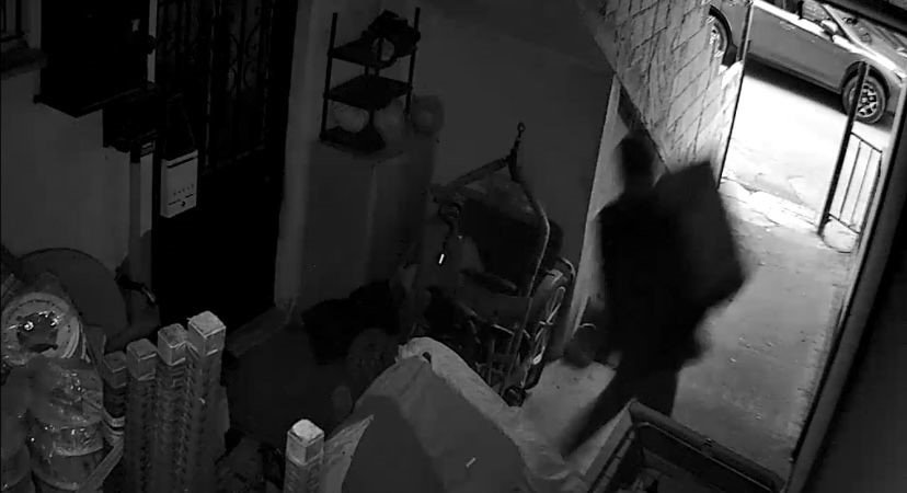 Çekmeköy’de klima motoru çalan hırsızlar yakalandı