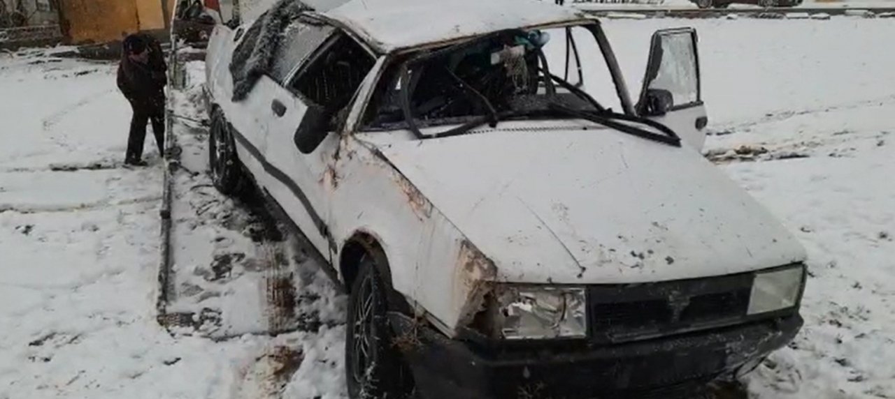 Kanala uçan otomobildeki aile ölümden döndü