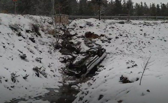 Kanala uçan otomobildeki aile ölümden döndü