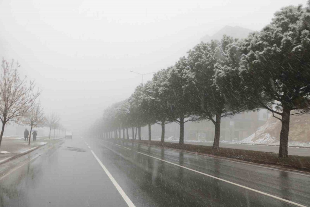 Kahramanmaraş’ta 28 mahalleye ulaşım sağlanamıyor