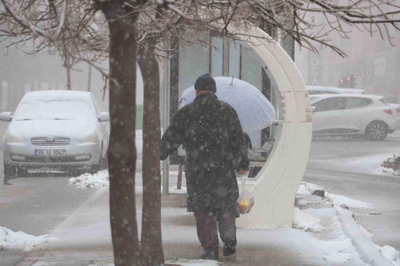 Kahramanmaraş’ta 28 mahalleye ulaşım sağlanamıyor