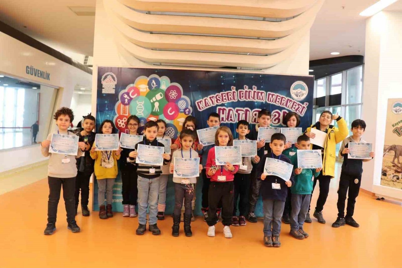 Çocuklar büyükşehir ile ’bilim’ dolu tatil geçirdi