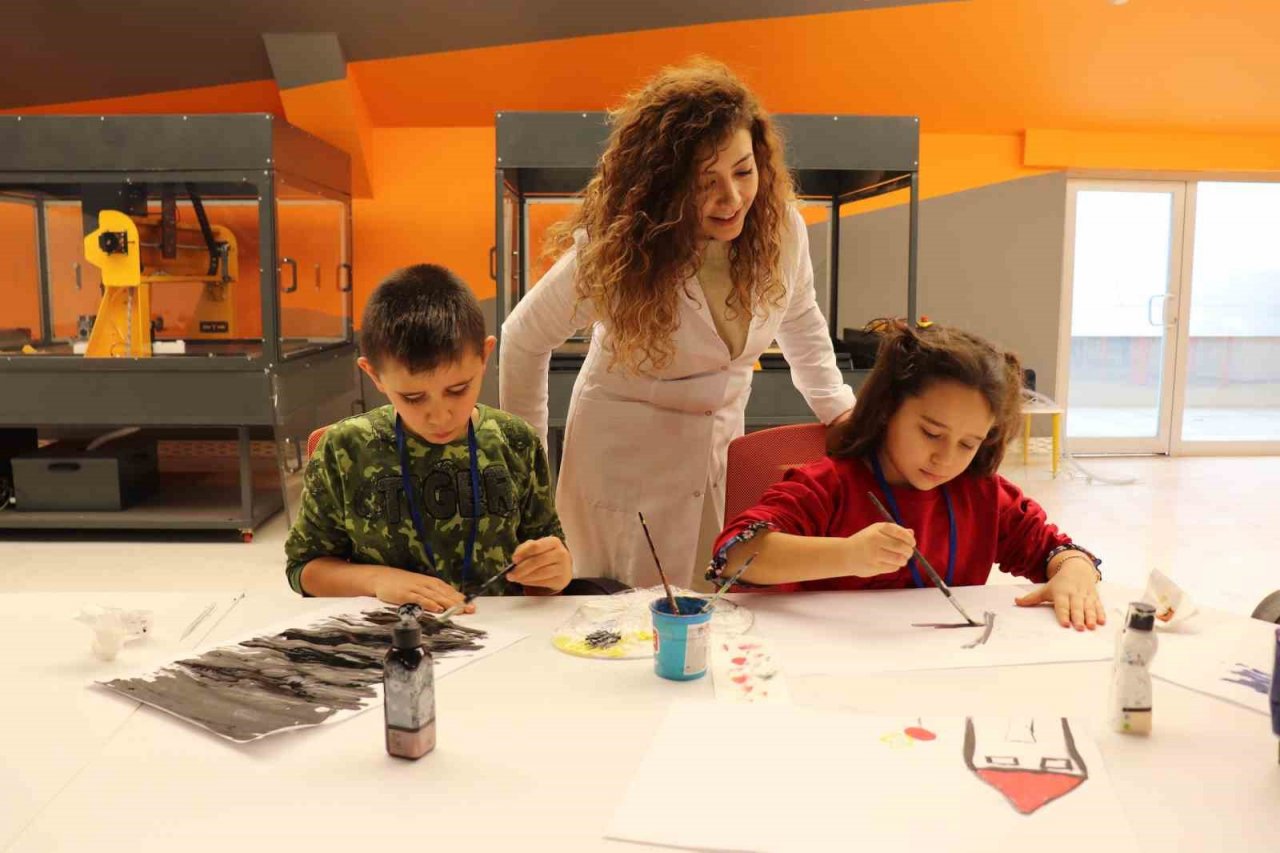 Çocuklar büyükşehir ile ’bilim’ dolu tatil geçirdi