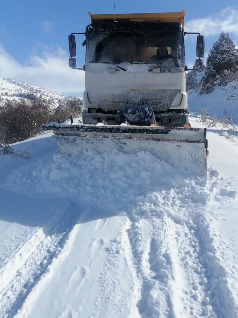 Yollar temizlendi, çocuklar karın keyfini çıkardı