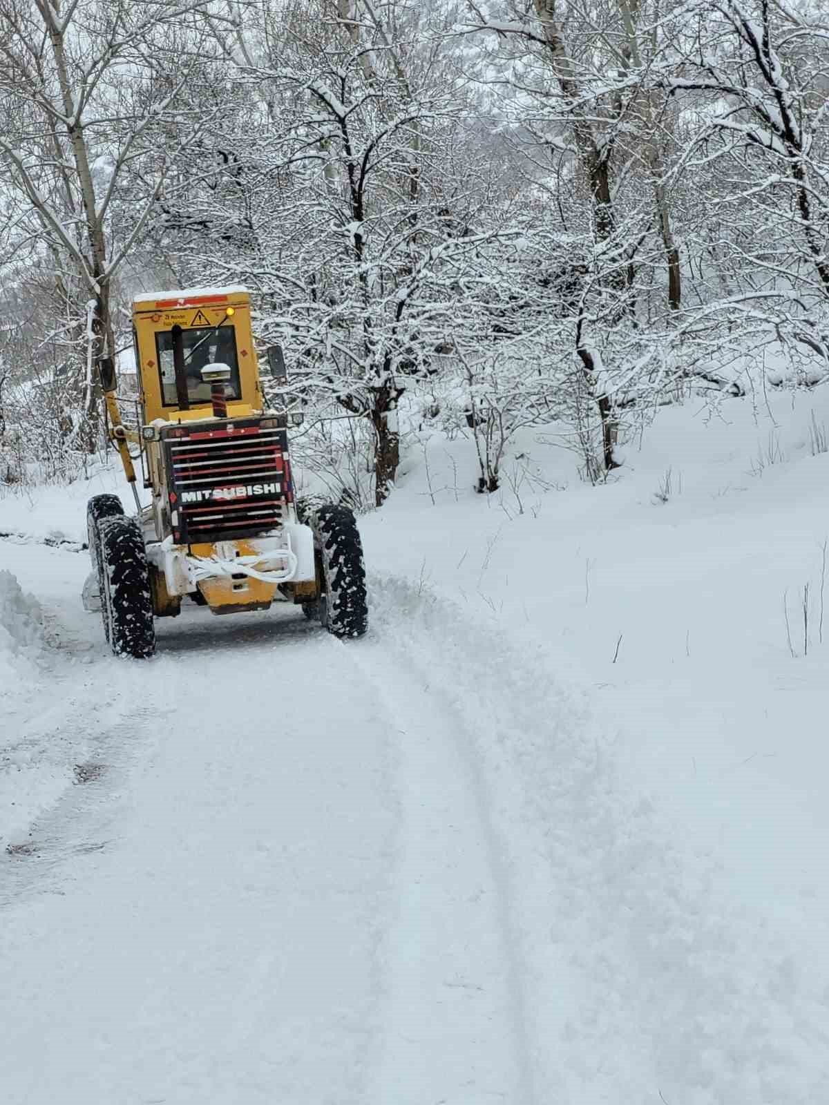 Yollar temizlendi, çocuklar karın keyfini çıkardı