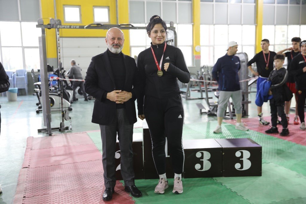 Başkan Çolakbayrakdar; “Şampiyon sporcular yetiştiriyoruz”