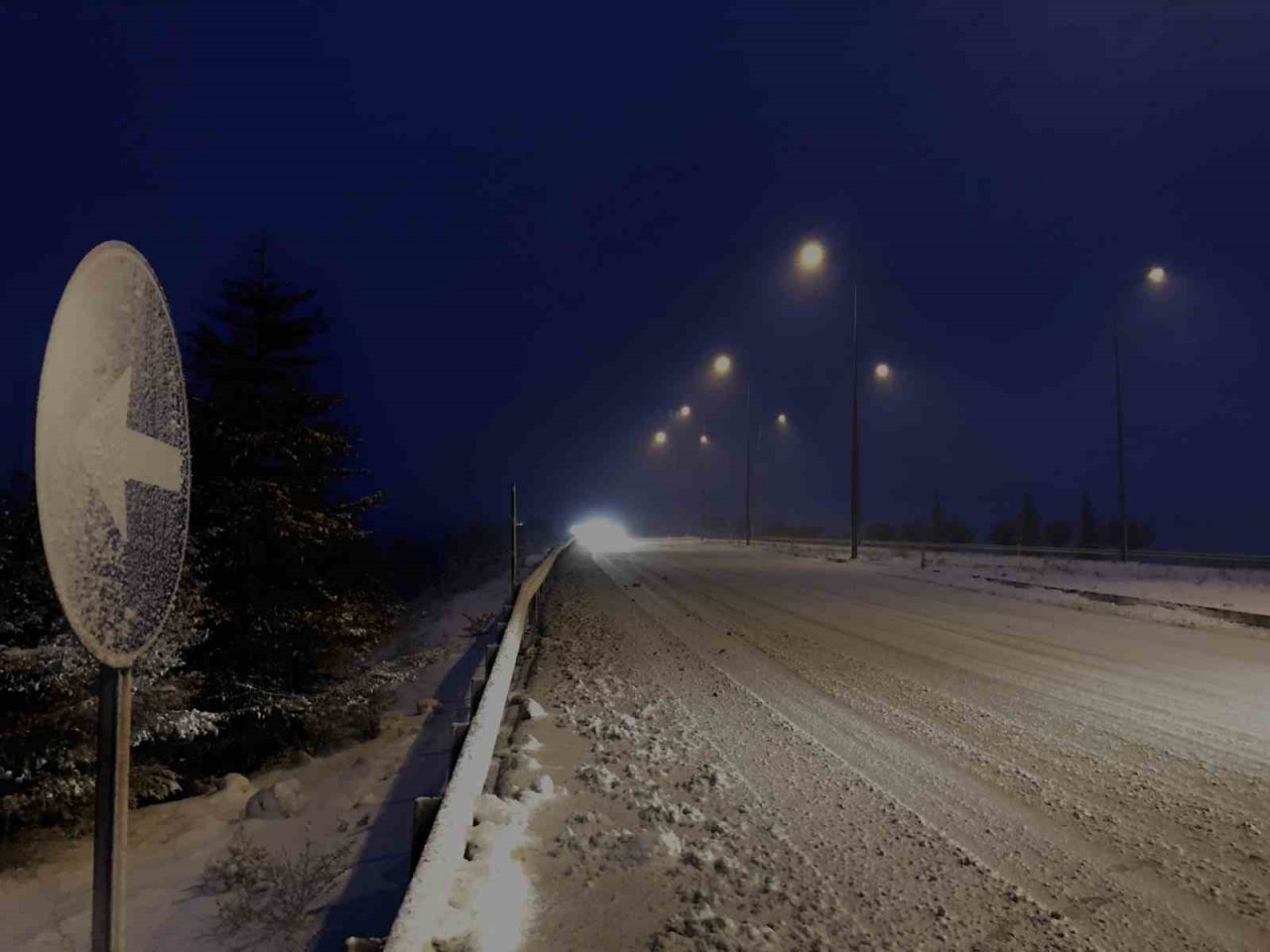 Konya’da kar yağışından okullar tatil oldu, yollar ulaşıma kapandı
