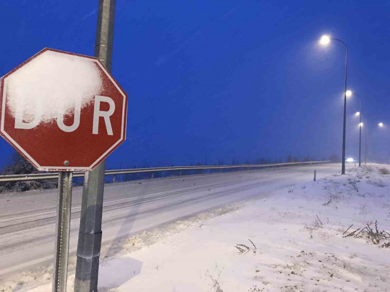 Konya’da kar yağışından okullar tatil oldu, yollar ulaşıma kapandı